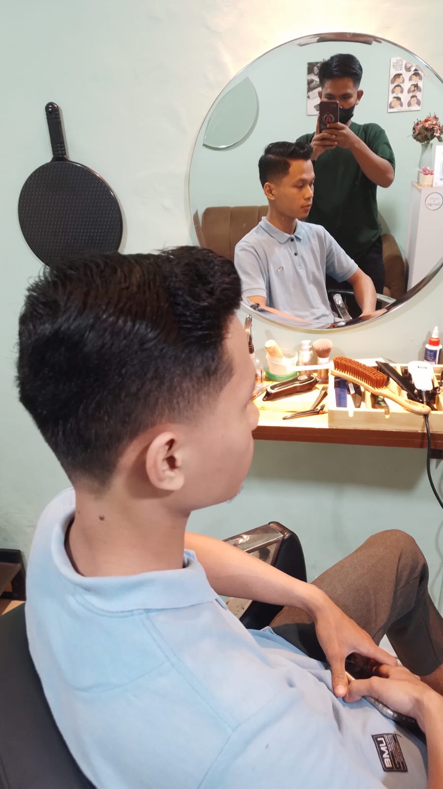 Potong Rambut, Tampil Percaya Diri: Ayah Barbershop Cilacap